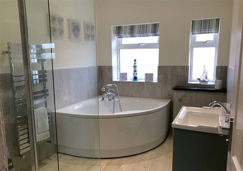 The bathroom at Pen Y Frith Bungalow, Prestatyn