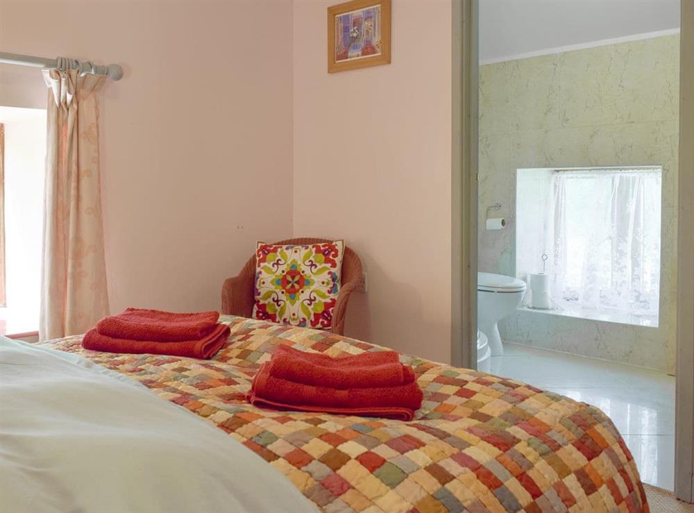 Peaceful en-suite double bedroom at Mill Cottage, 