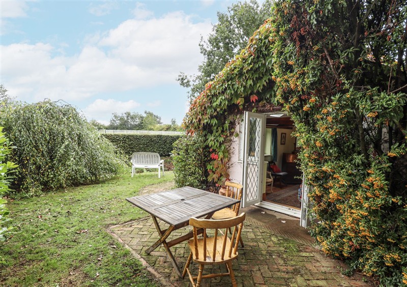 Enjoy the garden (photo 2) at Pendockie, Mereham Le Fen