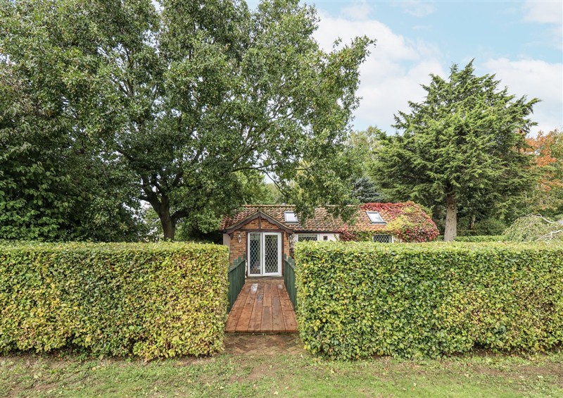 Enjoy the garden (photo 3) at Pendockie, Mereham Le Fen