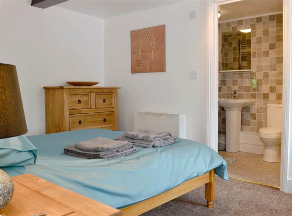 comfortbale double bedroom with en-suite at Pendref in Trawsfynydd, near Blaenau Ffestiniog, Gwynedd