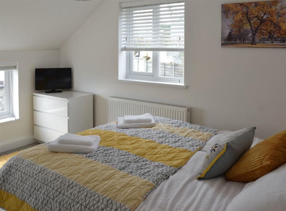 Double bedroom with en-suite (photo 2) at Penfose Apartment in Mevagissey, Cornwall