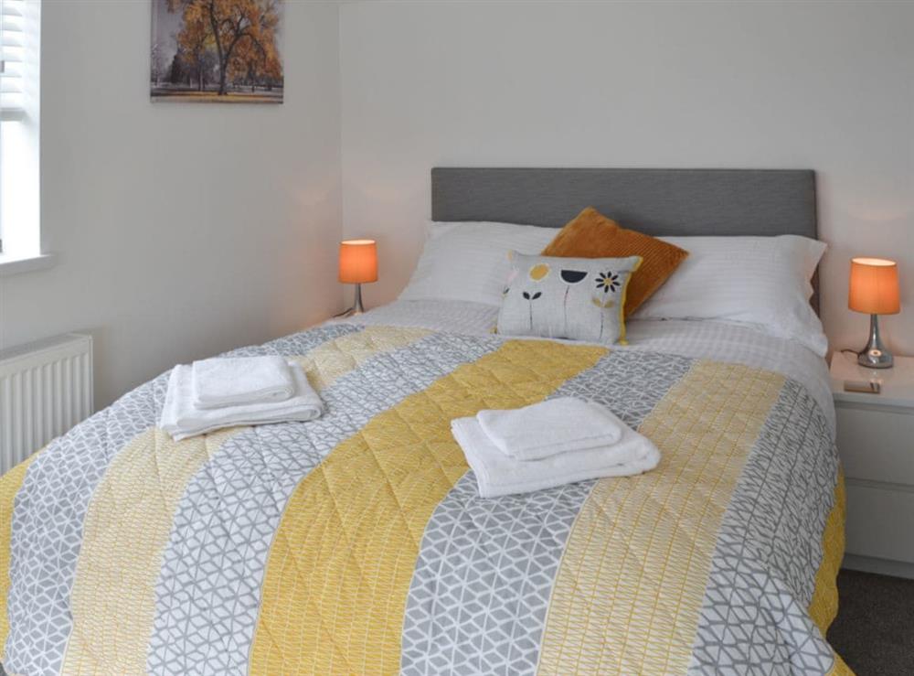 Double bedroom with en-suite at Penfose Apartment in Mevagissey, Cornwall