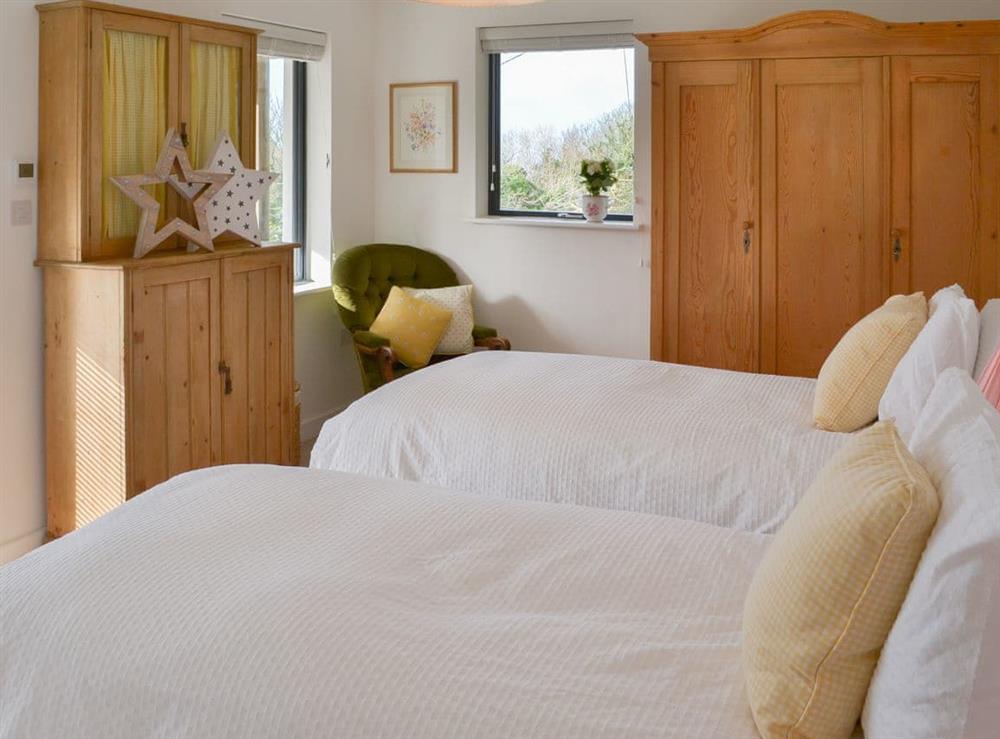 Inviting twin bedded room at Pengwyn in Trethevy, near Tintagel, Cornwall