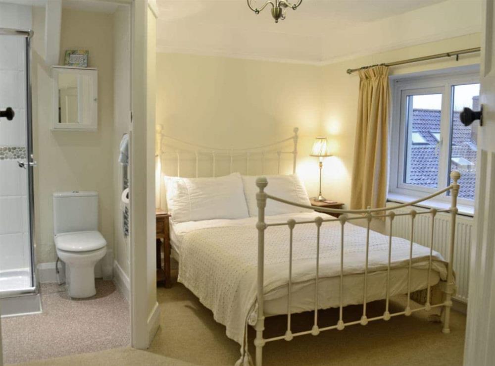 Charming double bedroom with en-suite bathroom at Penhill Farm Cottage in Fremington, near Barnstaple, Devon