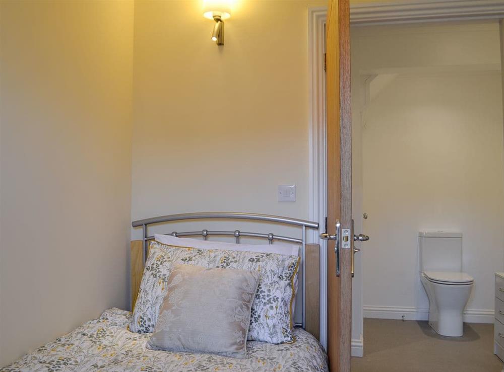 Single bedroom with en-suite at Penmaen in Talgarth, Powys