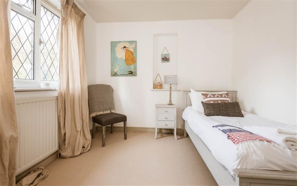 There's a single room downstairs which might be the perfect room for Grandma. at Penmorva in Helford Passage