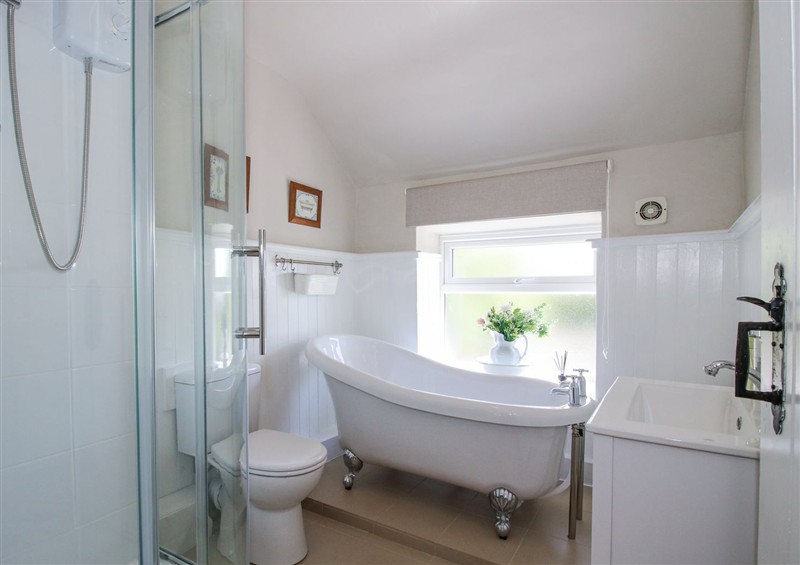 Bathroom at Pennal Cottage, Maesbury Marsh near Knockin