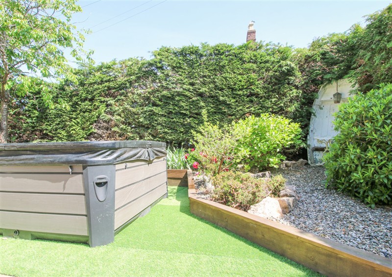 Enjoy the garden (photo 2) at Pennal Cottage, Maesbury Marsh near Knockin