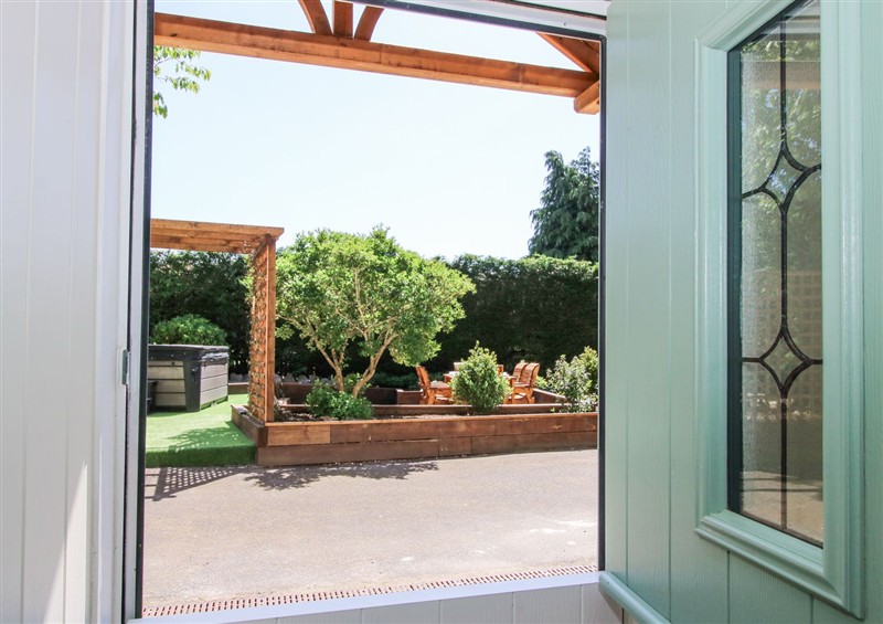 Enjoy the garden at Pennal Cottage, Maesbury Marsh near Knockin