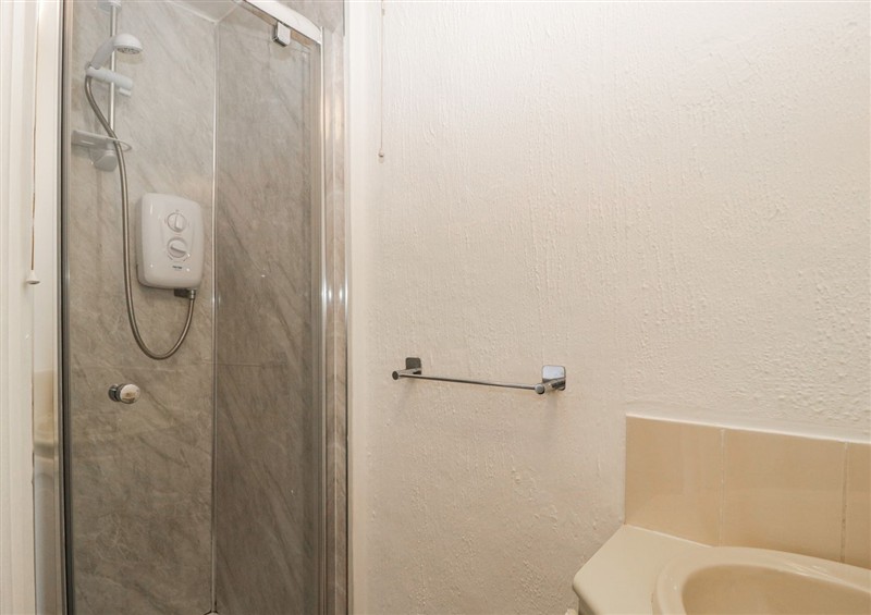 The bathroom (photo 3) at Penny Farthing Inn, Aston Crews near Ross-On-Wye