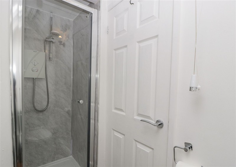 The bathroom (photo 4) at Penny Farthing Inn, Aston Crews near Ross-On-Wye