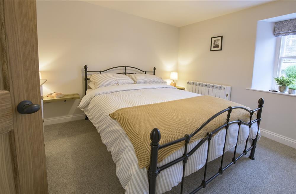 Master bedroom with 6’ king-size bed at Penny Pot Cottage, Middleham, North Yorkshire