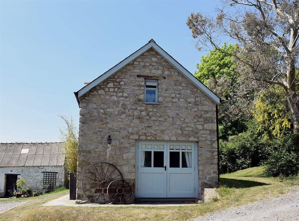 Charming holiday cottage in a rural farmyard setting at Y Cartws, 
