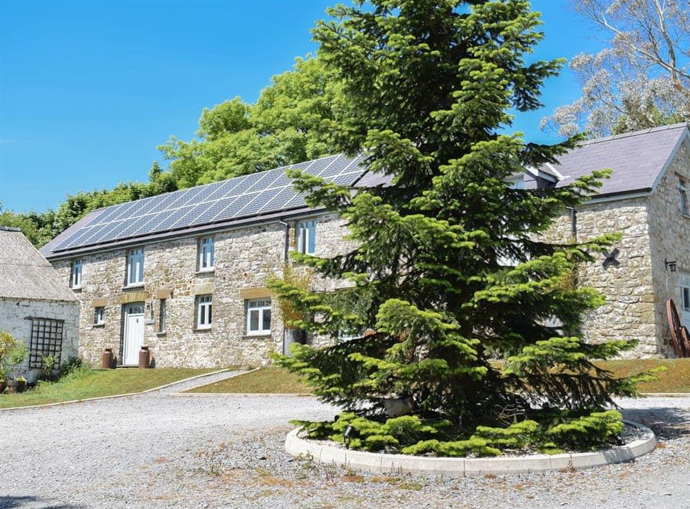Lovely holiday property in a courtyard setting at Yr Ysgubor, 