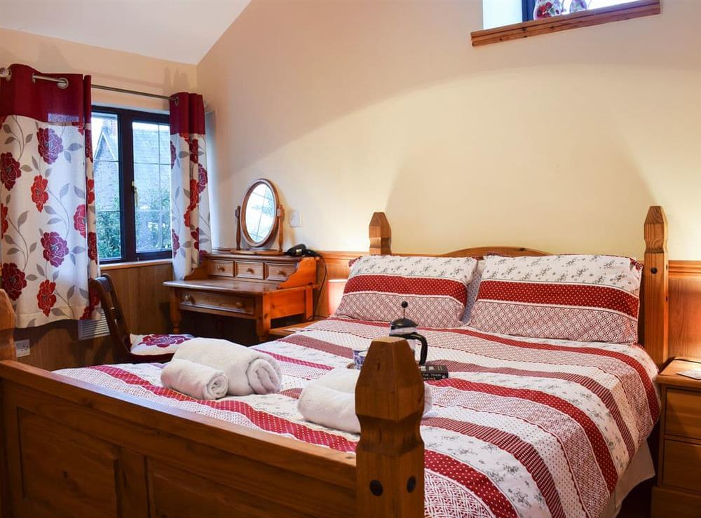Comfortable double bedroom with en-suite at Ty Bach Twt, 