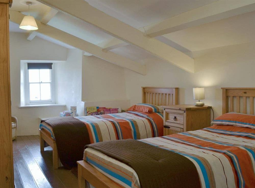 Spacious twinbedroom at Penrhyn Mawr in Pwllheli, Gwynedd