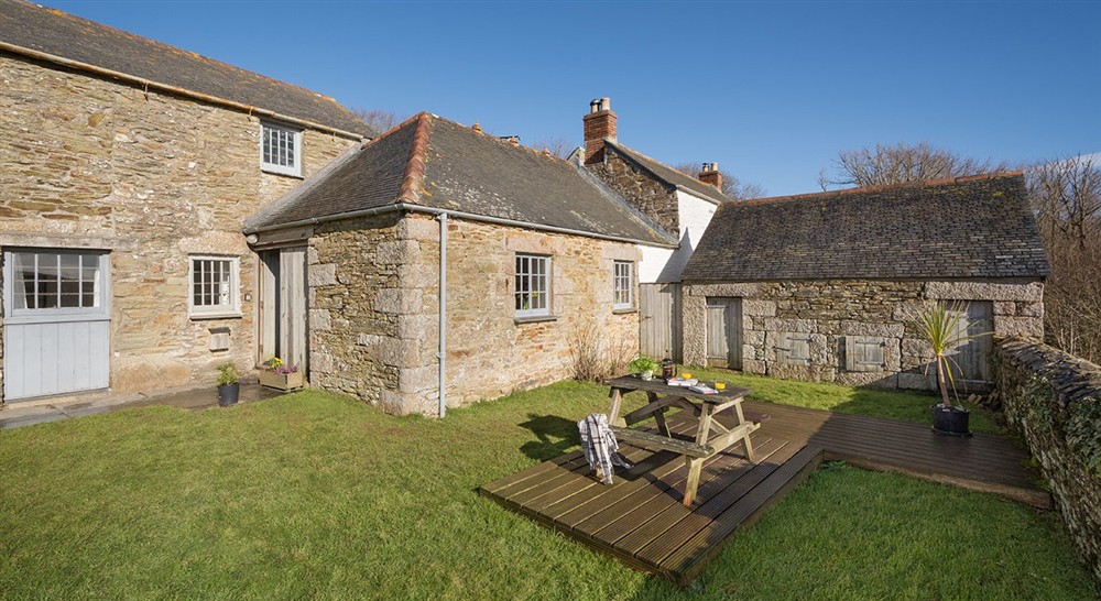 The exterior of Debigna Lower Pentire Barn, Cornwall at Penrose Stables in Helston, Cornwall