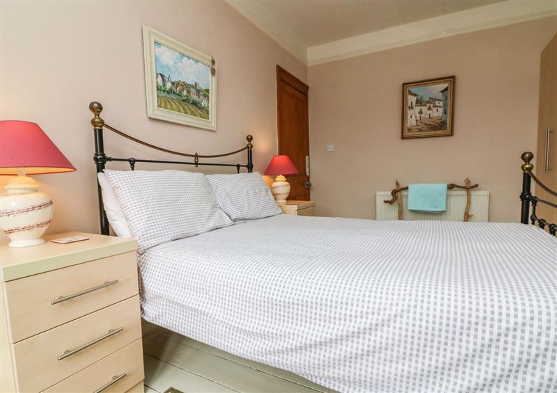 A bedroom in Penryn (photo 2) at Penryn, Devon