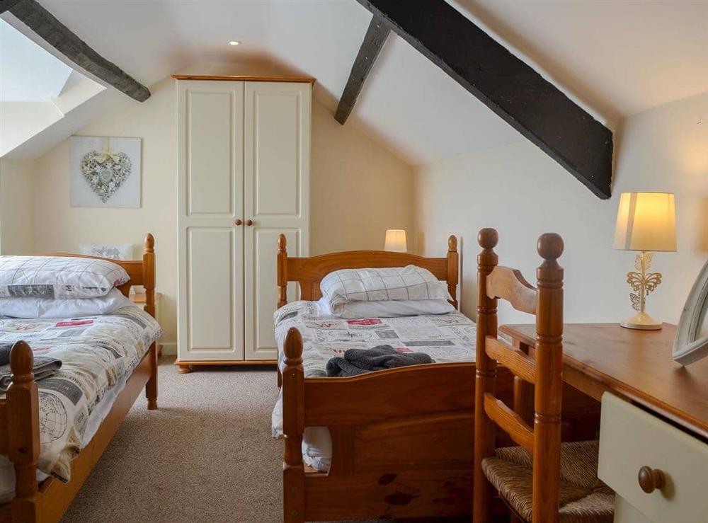 Cosy twin bedroom at Penteryfn in near Holyhead, Isle of Anglesey, Gwynedd