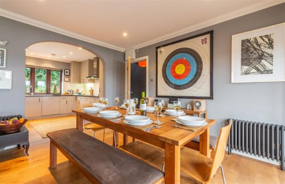 Pentewan, Cornwall: Dining area with seating for eight at Pentewan, Polzeath