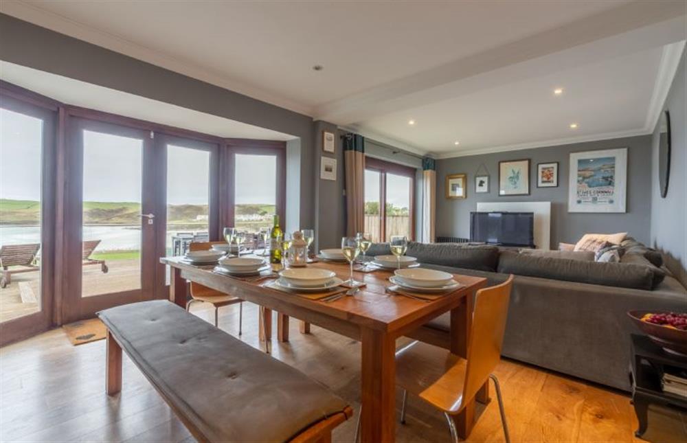 Pentewan, Cornwall: Outside the dining and sitting area is a wonderful sun deck with outdoor dining furniture and loungers