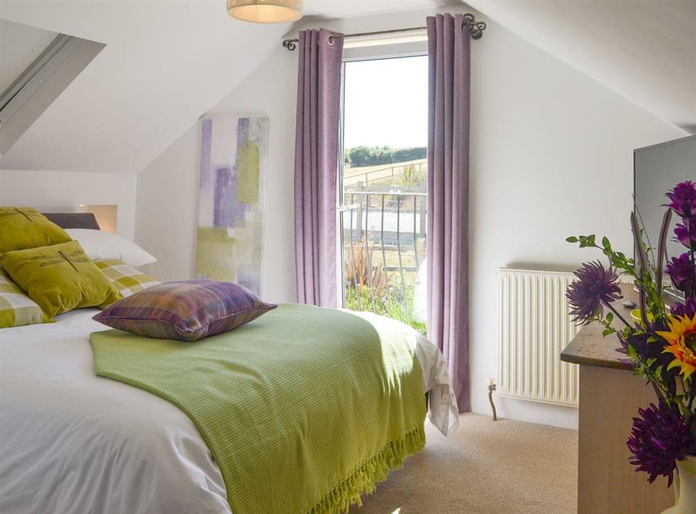 Relaxing master bedroom at Pentire in Holbeton, near Ivybridge, Devon
