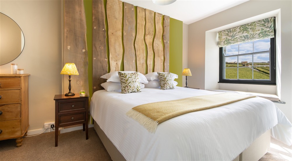 The bedroom with king sized zip and link bed at Pentireglaze East Cottage in Wadebridge, Cornwall