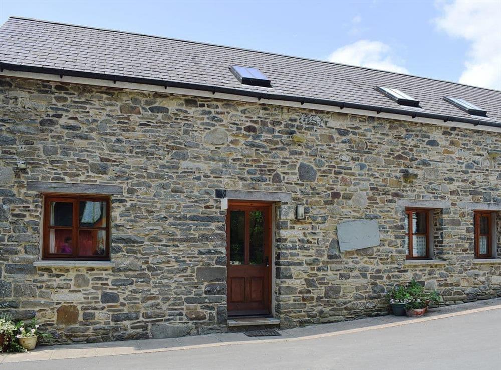 Lovely stone-built holiday cottage in a tranquil location