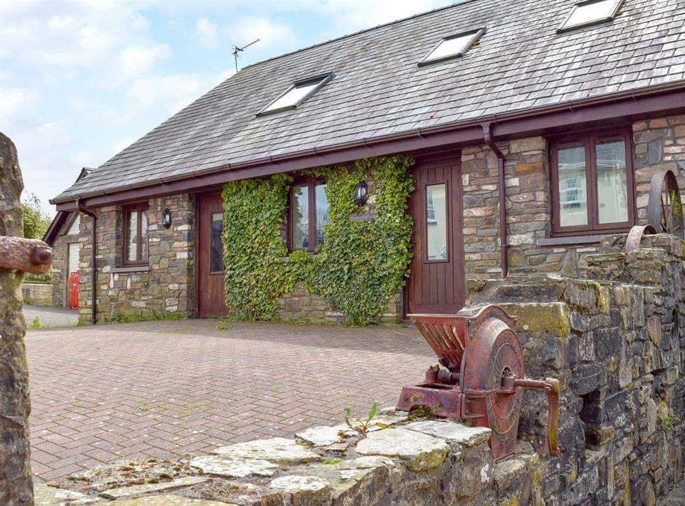 Delightful holiday home at Pentre Cottage in Ferryside, Dyfed