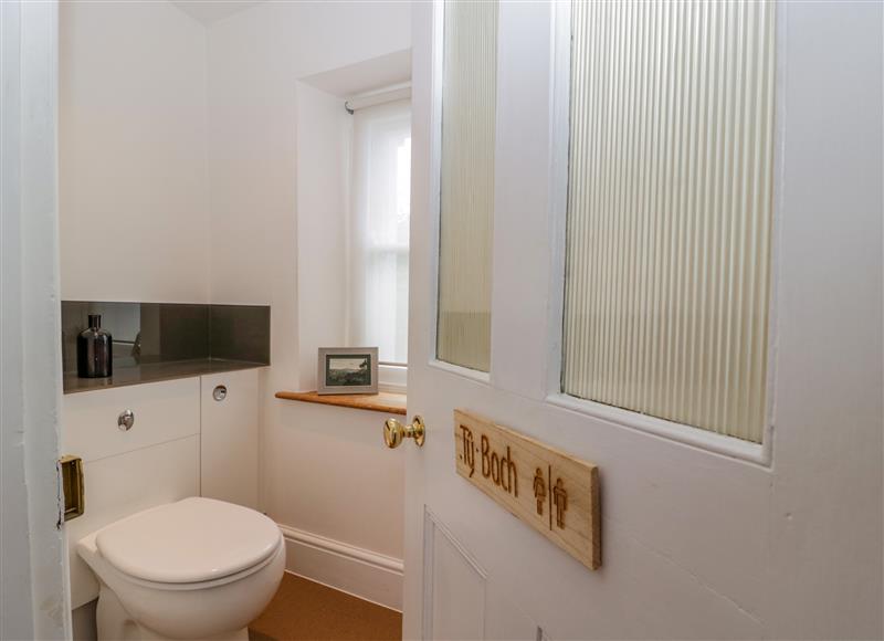The bathroom (photo 3) at Pentre Court Cottage, Abergavenny