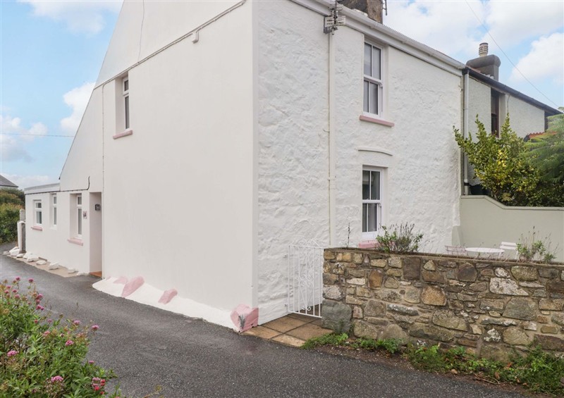 The setting at Pentwyn, Solva
