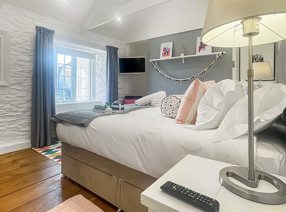 Double bedroom (photo 4) at Penty Lowen in St Mawes, Cornwall