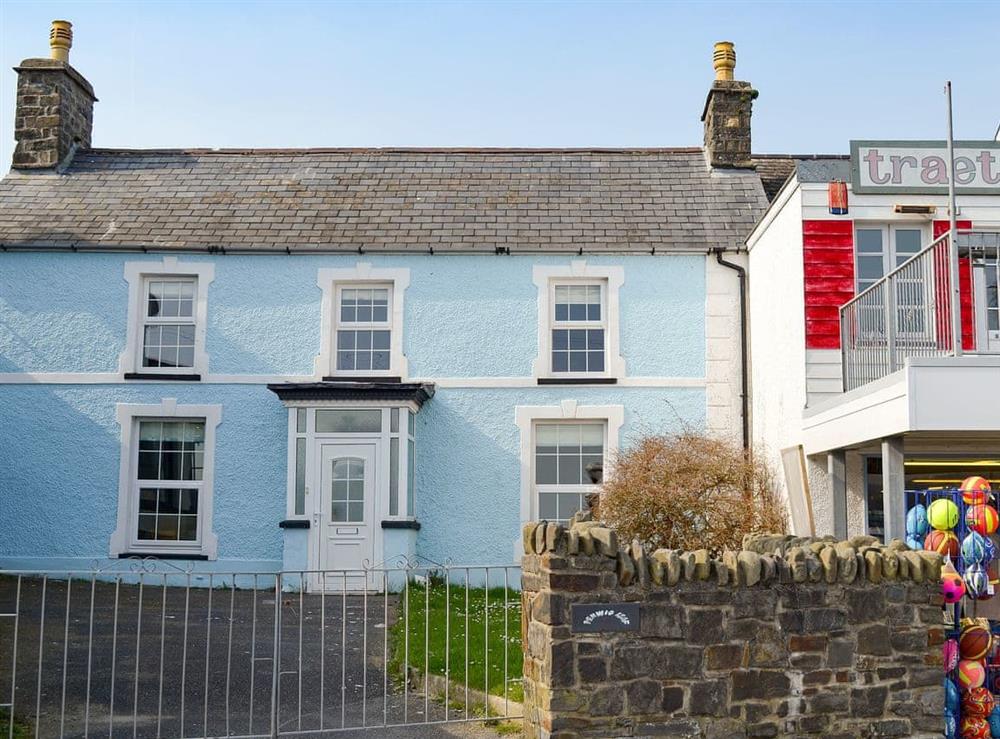 Charming holiday home at Penwig Isaf in New Quay, Ceredigion, Dyfed