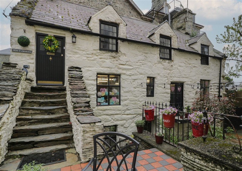 Outside at Penygrisiau, Barmouth