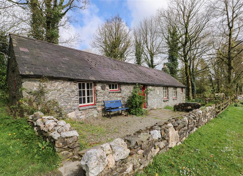 The setting around Penyrallt Fach Cottage at Penyrallt Fach Cottage, Pentre-Cwrt