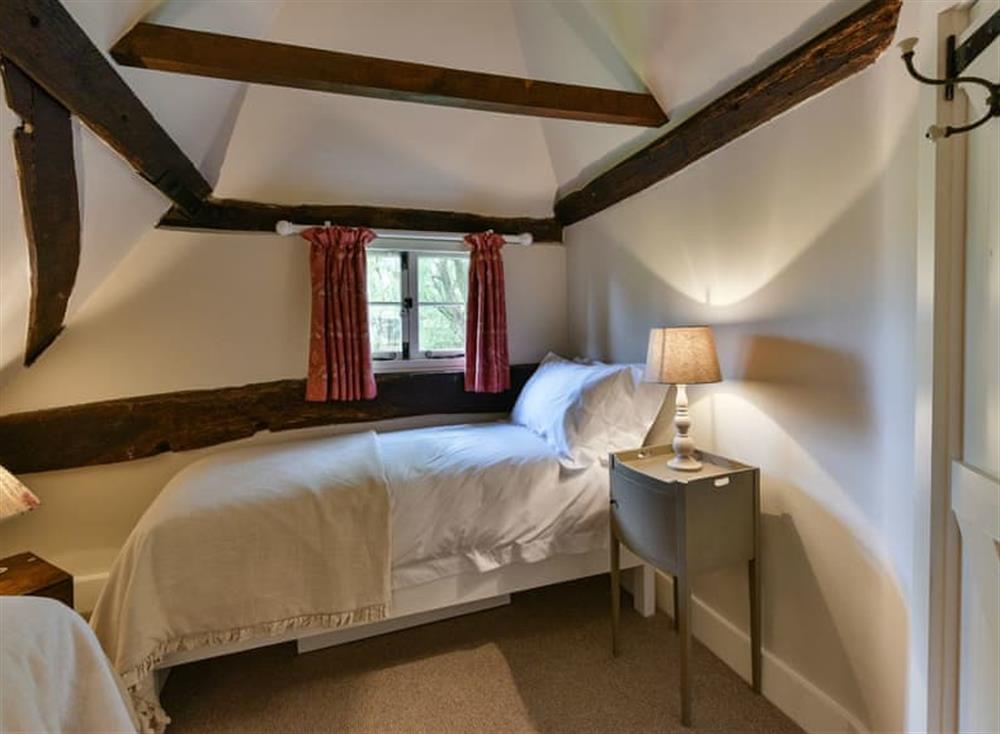Twin bedroom at Peppercorn Cottage in Cheriton, Hampshire