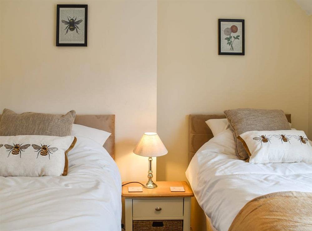 Twin bedroom at Peppercorn Cottage in Enderby, Leicestershire