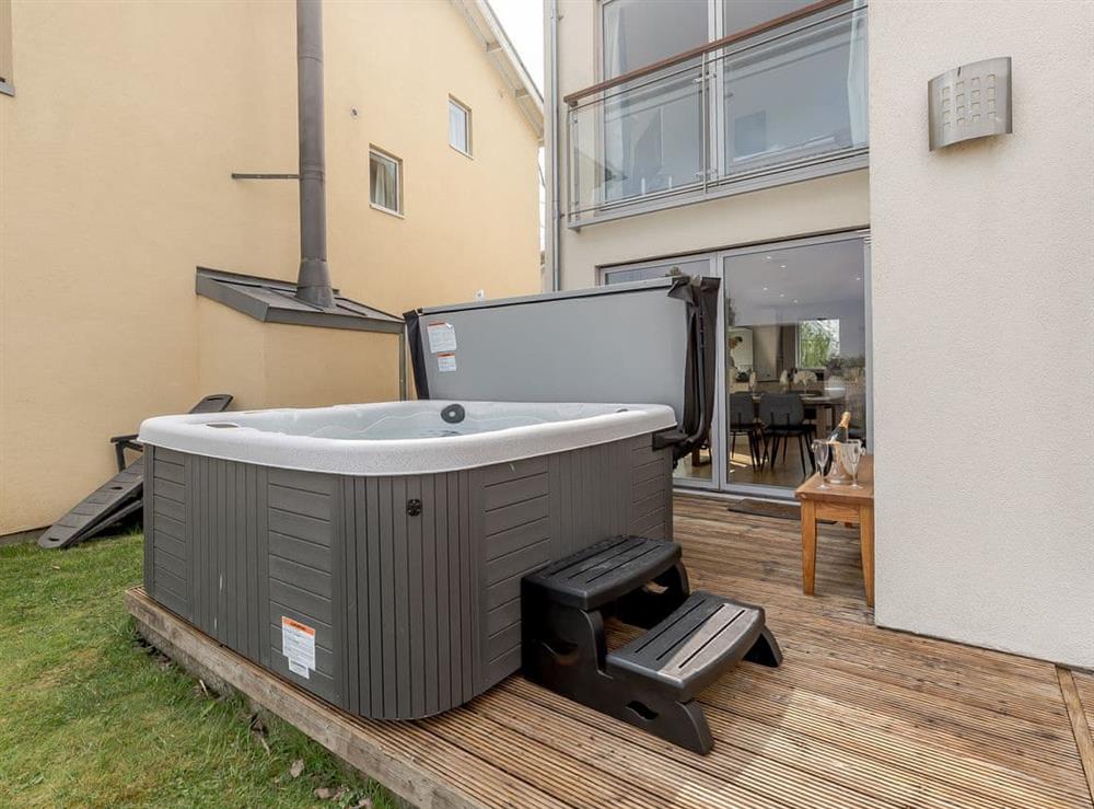 Hot tub at Peregrine House in Somerford Keynes, near Cirencester, Gloucestershire