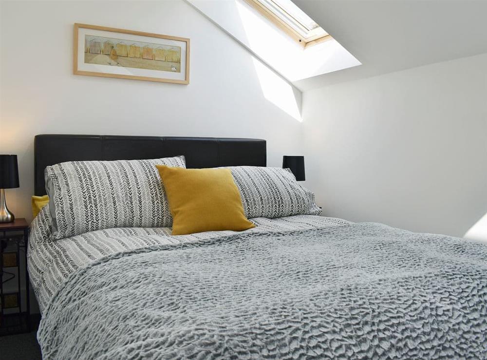Relaxing double bedroom at Perivale Lodge in near Lydney, Gloucestershire