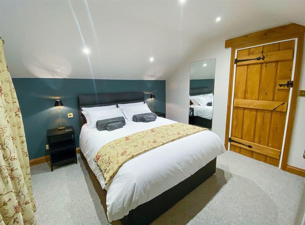 Kingsize bedroom at Perkins Cottage in Woolley Moor, near Chesterfield, Derbyshire