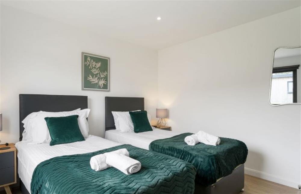 Perrywinkle, Praa Sands. Cosy up for the night and watch a movie on the smart television. at Perrywinkle, Ashton
