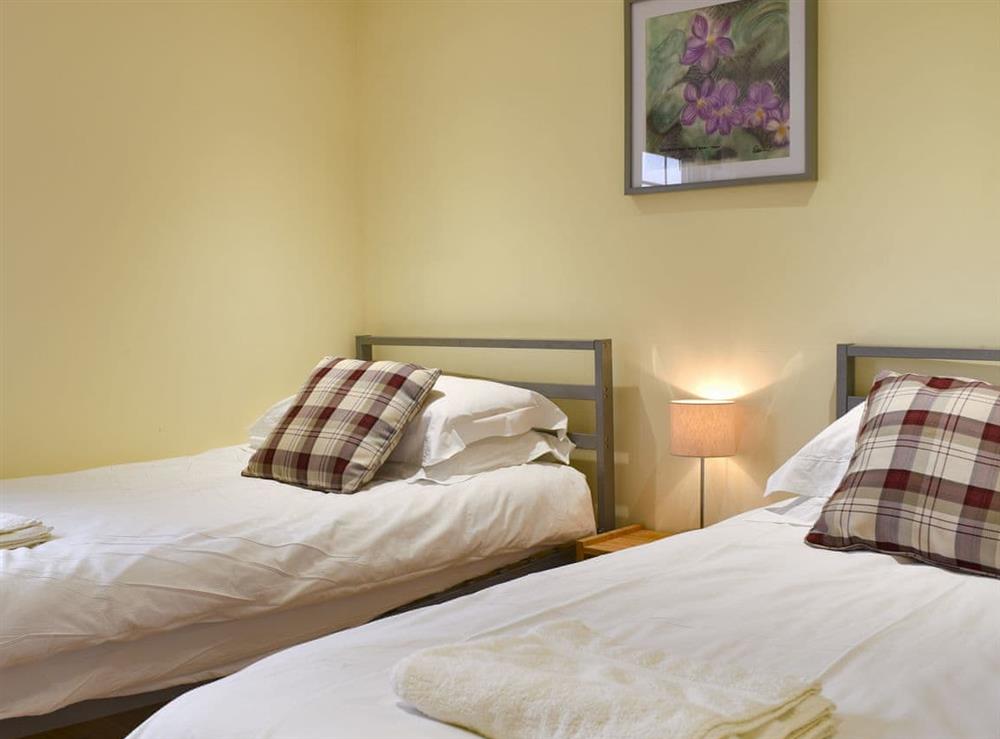 Comfy twin bedroom at Pershbrook Cottage in Minsterworth, near Gloucester, Gloucestershire
