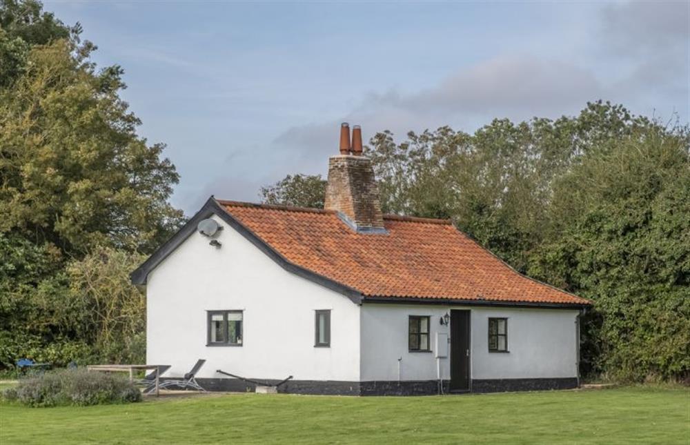 A perfect romantic couple’s getaway, set within an acre of garden at Pettingalls Farm Cottage, Deopham Green near Wymondham