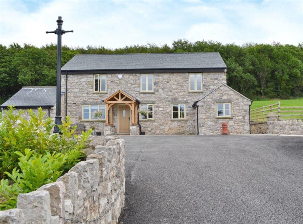 Spacious and comfortable accommodation at Pheasant Fields in Lloc, near Holywell, Clwyd