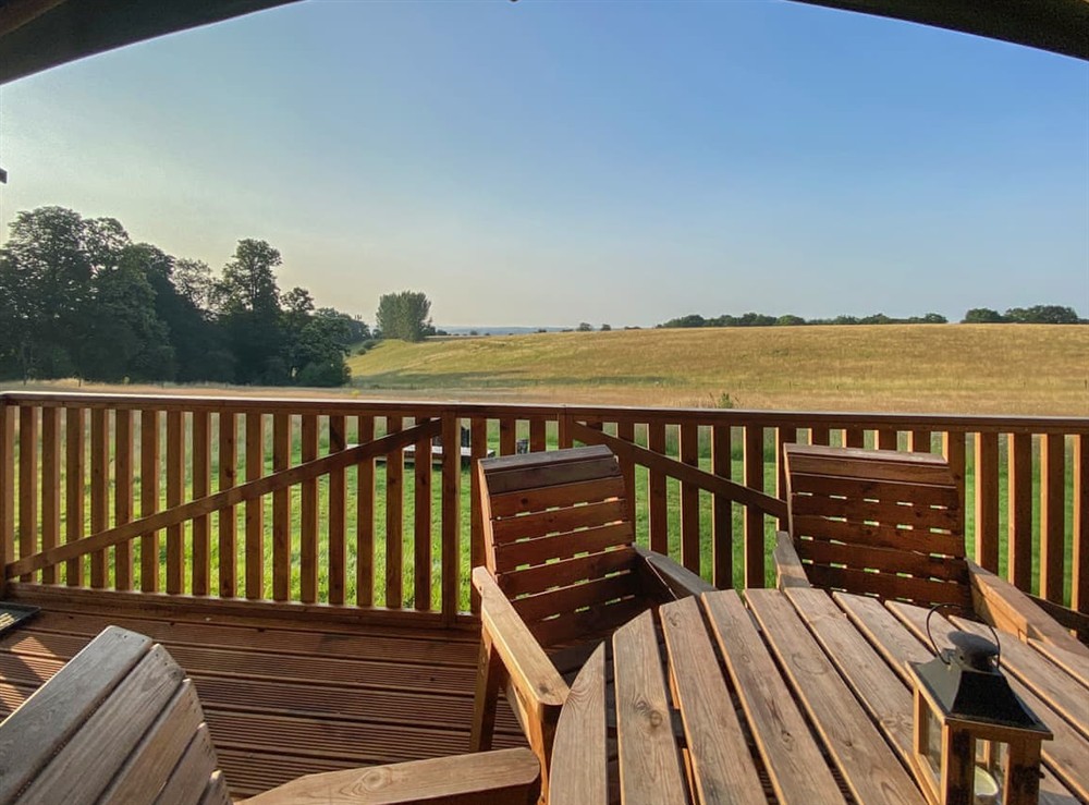 Sitting-out-area at Pheasant Lodge in Pangbourne, Oxfordshire
