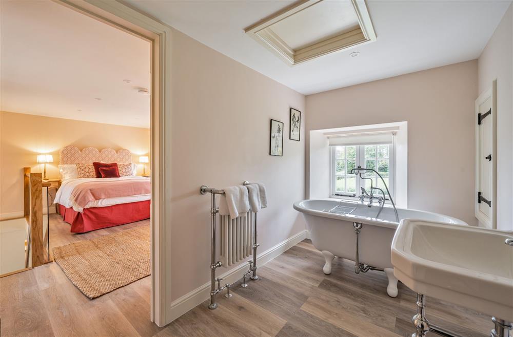 The en-suite bathroom at Piddle Cottage at Piddle and Puddle, Dorchester