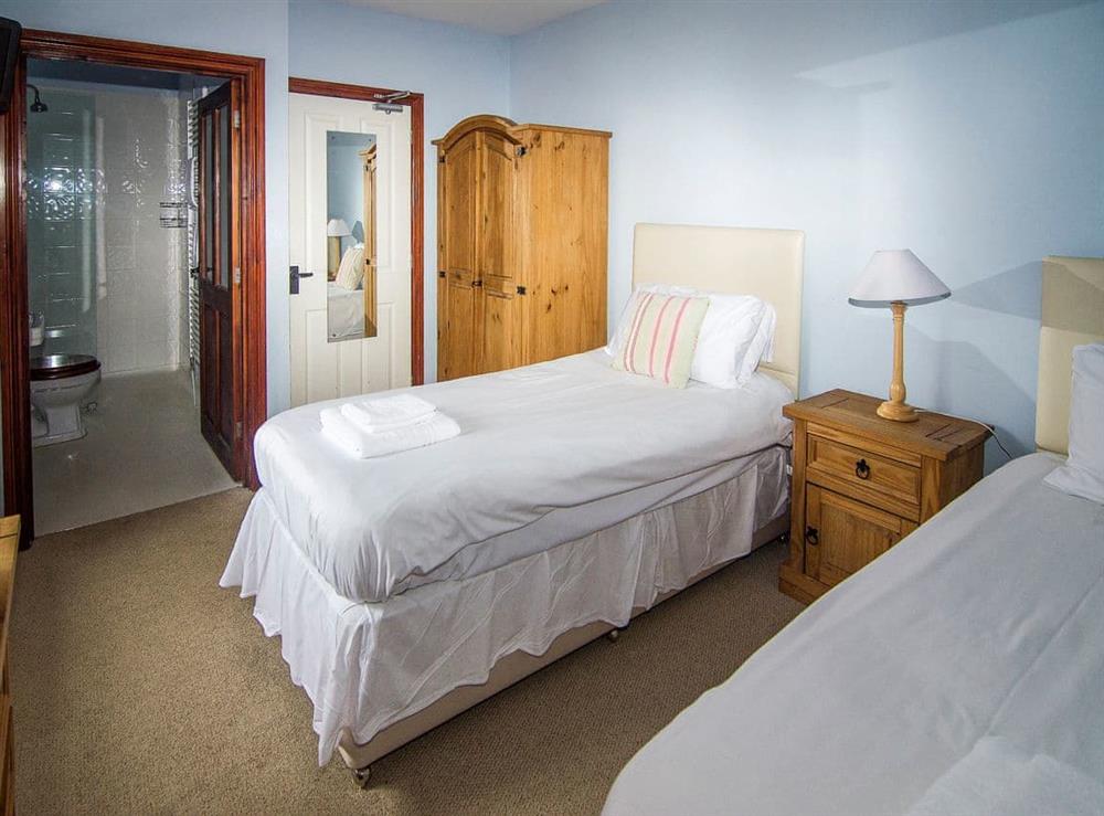 Twin bedroom (photo 2) at Kingfisher Barn, 