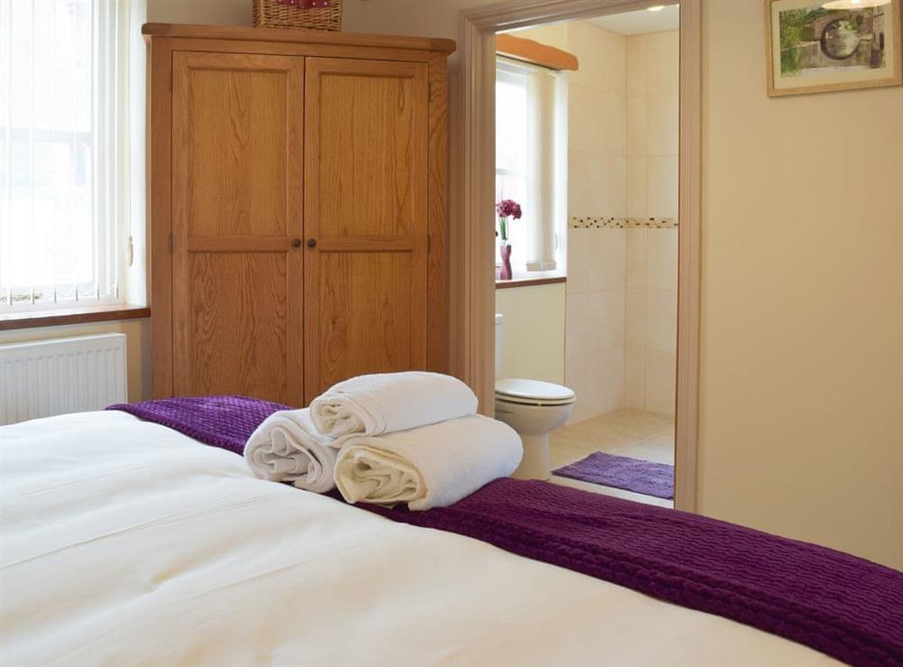 Twin bedded room with en-suite at Piglets Cottage in Canaston Bridge, near Narberth, Dyfed