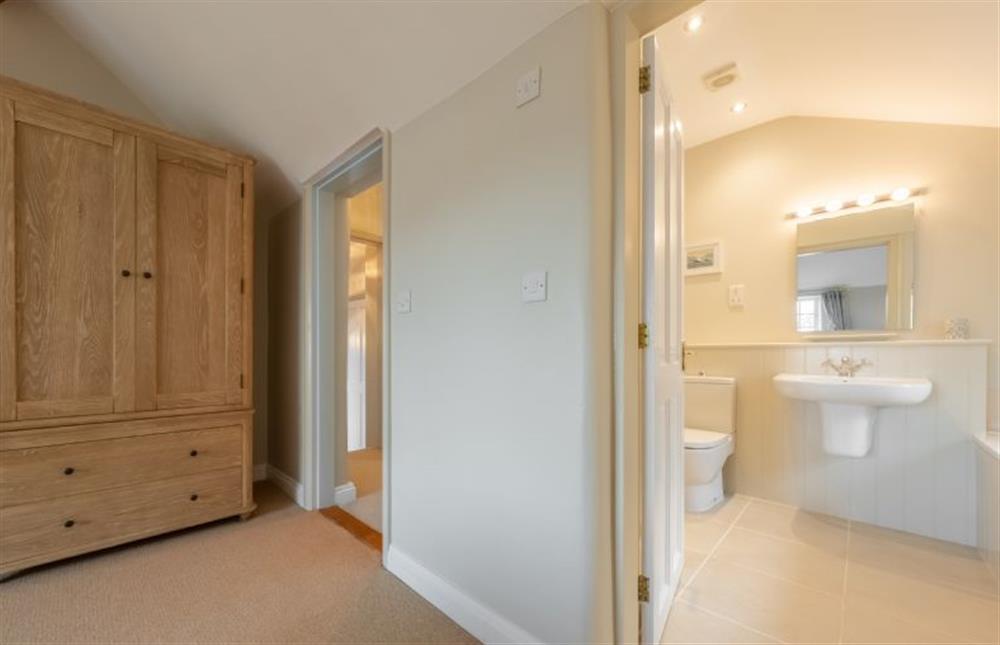 First floor: En-suite from the master bedroom at Pine Cottage, Thornham near Hunstanton